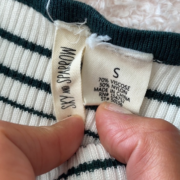 Semi crop top from a local DC boutique - Picture 2 of 2